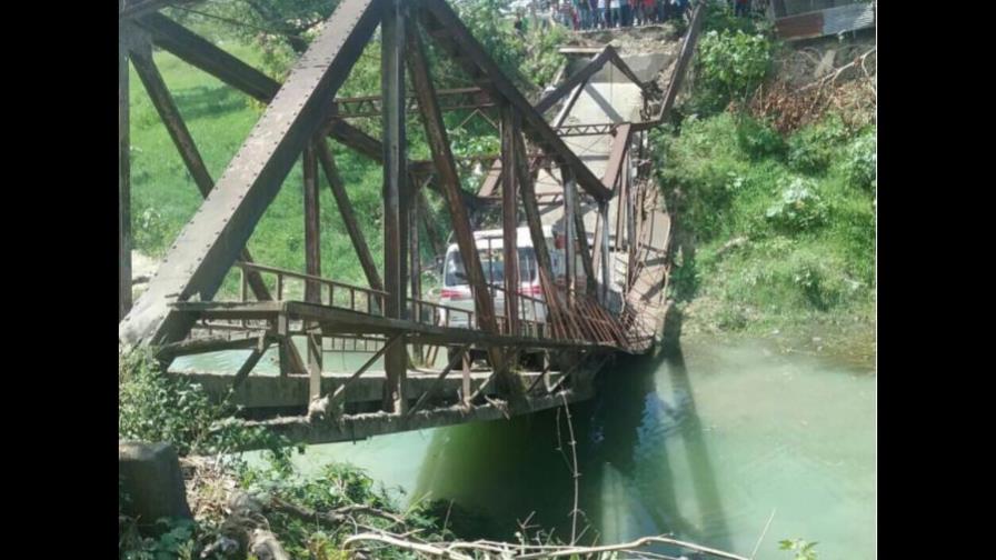 Camión causó colapso de puente en Puerto Plata