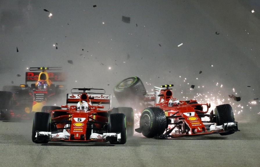 Hamilton triunfa en Singapur; Vettel se estrella con su compañero Raikkonen