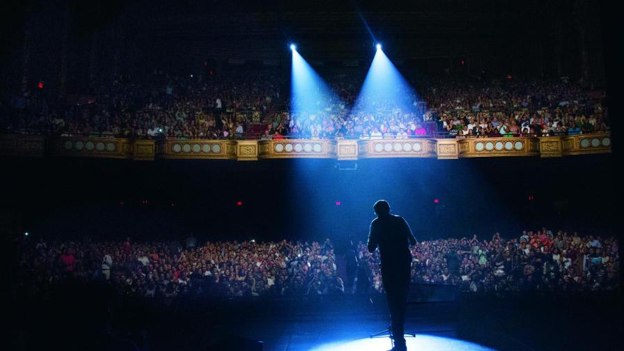 Juan Luis puso a bailar a los latinos en Manhattan Juan Luis puso a bailar a los latinos en Manhattan