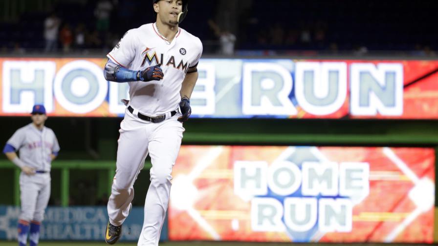 VÍDEOS: Stanton llega a 55 jonrones y Ozuna a 34 en paliza de Marlins a Mets VÍDEOS: Stanton llega a 55 jonrones y Ozuna a 34 en paliza de Marlins a Mets