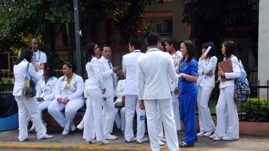 Funcionarios Salud Pública llaman a colegas a deponer llamado a paro