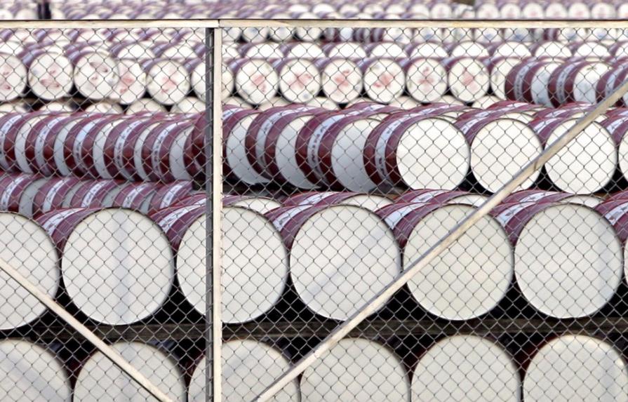 Precios del barril de petróleo de Texas rebasa los 50 dólares