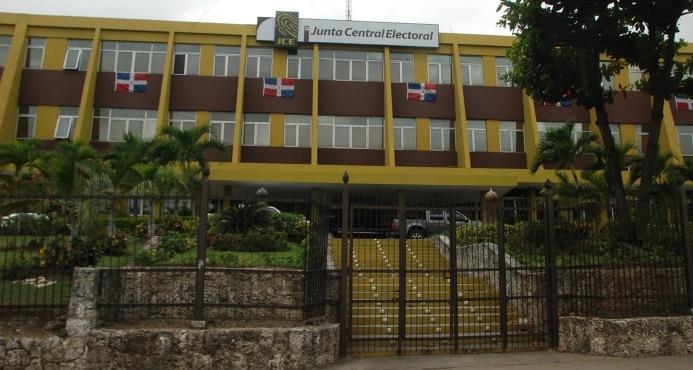 JCE reanuda sus servicios en la oficina del Centro de los Héroes