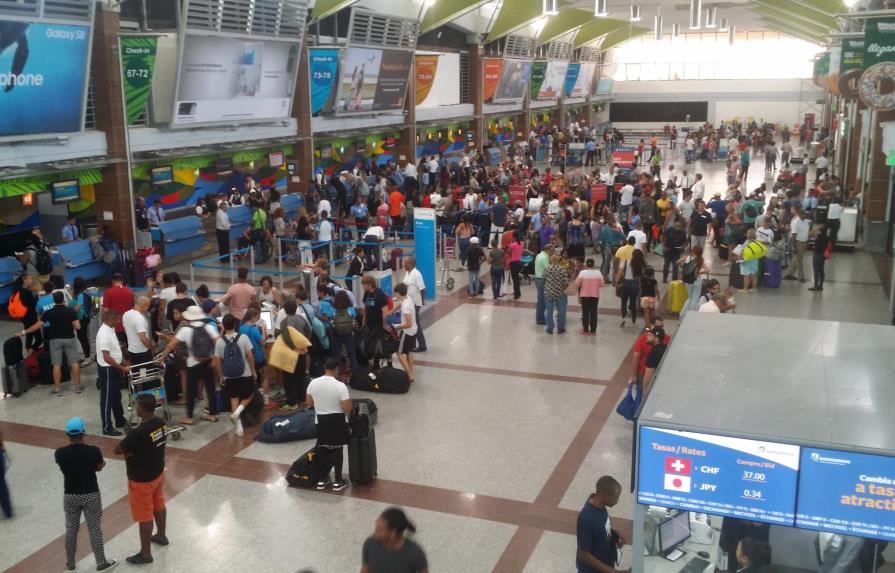Cancelan los primeros vuelos desde y hacia República Dominicana por huracán María 