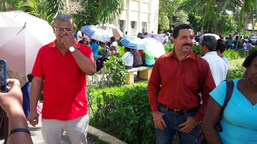 Maestros de La Romana y Los Alcarrizos protestan por cancelaciones 