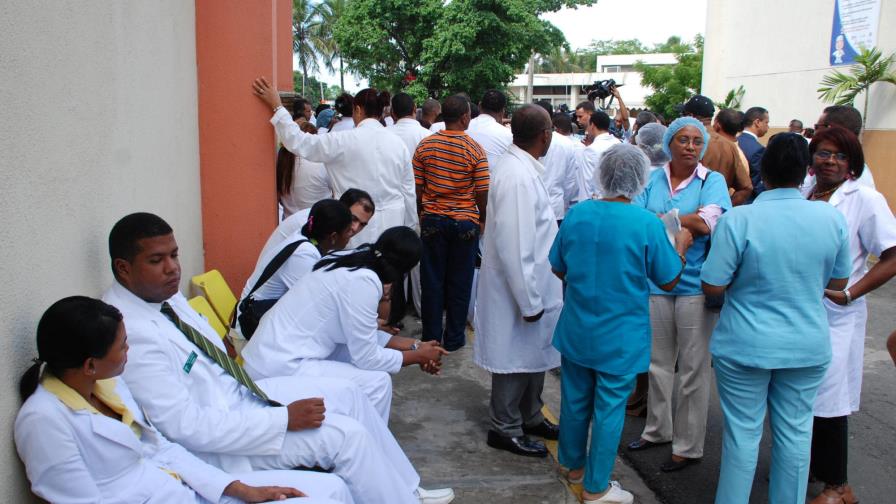 Colegio Médico no cede y mantiene paro; SNS envía y explica casos Colegio Médico no cede y mantiene paro; SNS envía y explica casos