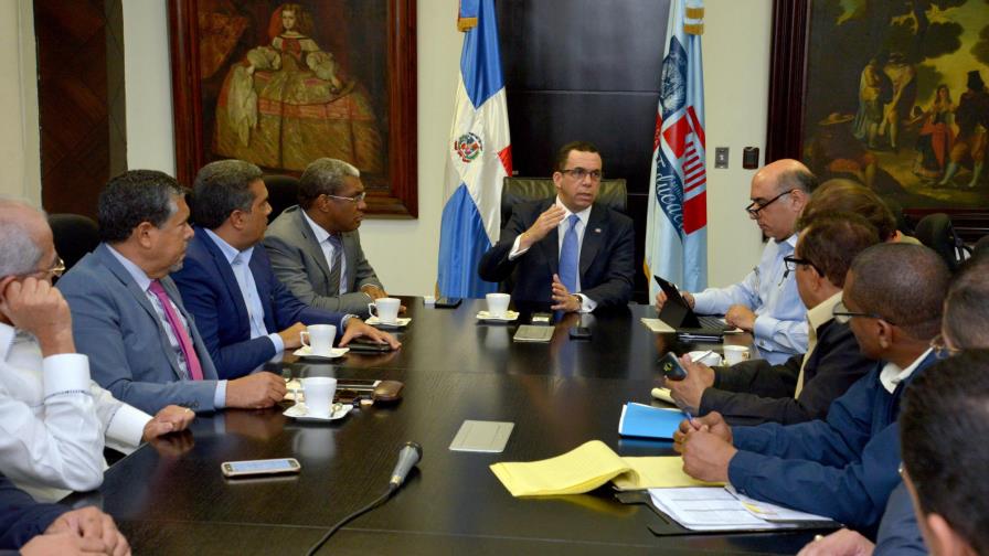 Educación suspende docencia en provincias en alerta roja