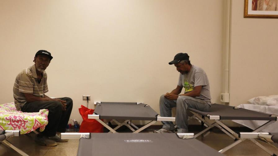 Unos se aferran a la fe y otros esperan lo peor en Puerto Rico ante paso de María Unos se aferran a la fe y otros esperan lo peor en Puerto Rico ante paso de María