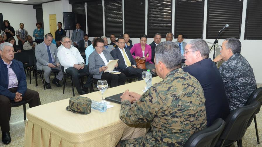 Ministros de Interior, Defensa y director de la Policía coordinan acciones con gobernadores por huracán María
