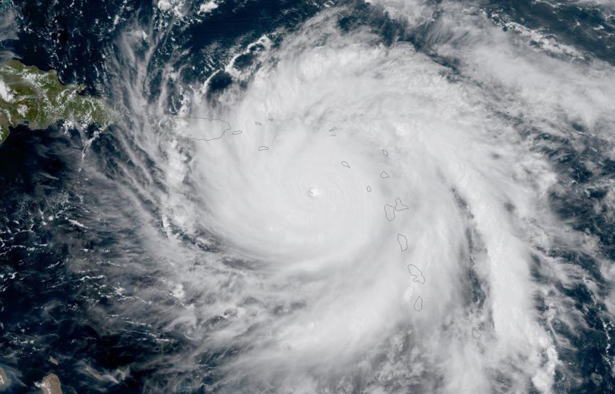 Al menos 5 personas murieron en Dominica por huracán María, según medios