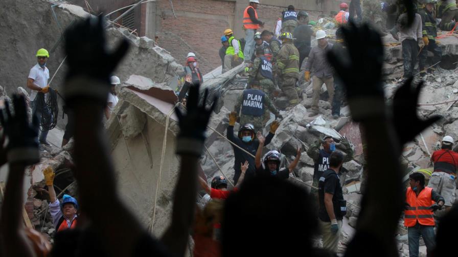 Ascienden a 224 los muertos en el terremoto de México Ascienden a 224 los muertos en el terremoto de México