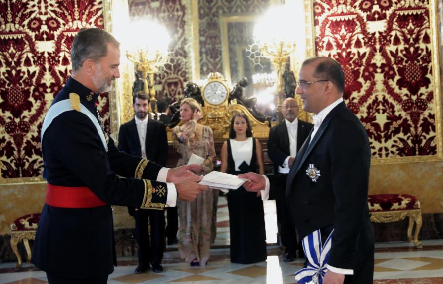 Rey Felipe VI recibe cartas credenciales del embajador de República Dominicana