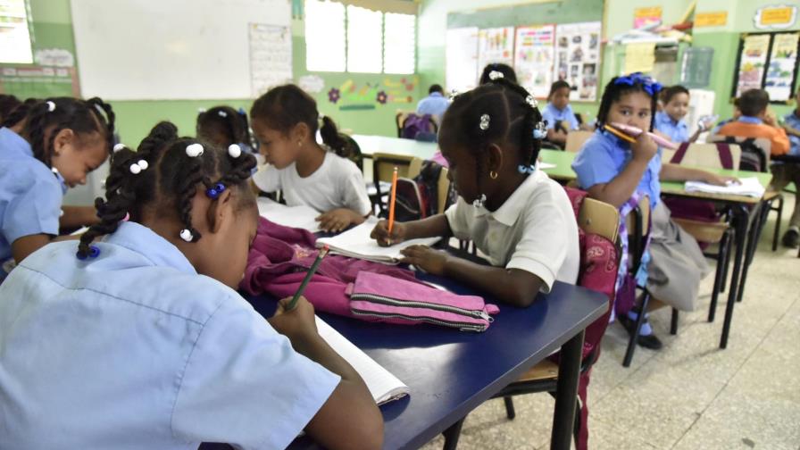 Sectores educativos acogen propuesta de DL a Educación y ADP para salvar el año escolar