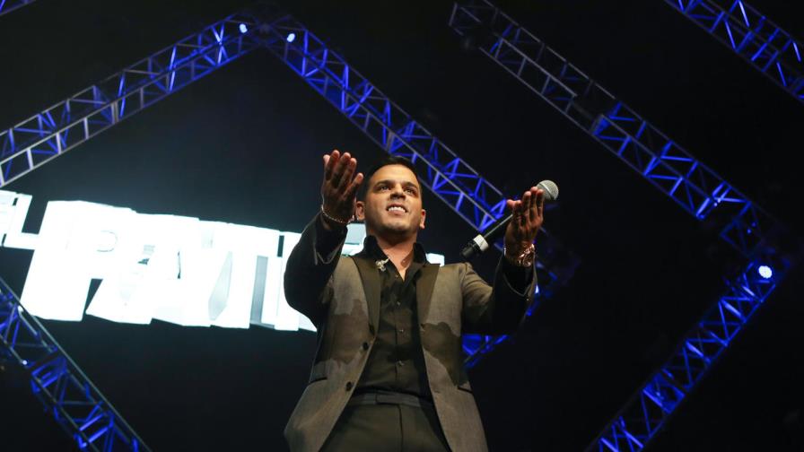  Tito “El bambino” muestra su casa inundada tras paso de huracán María por Puerto Rico