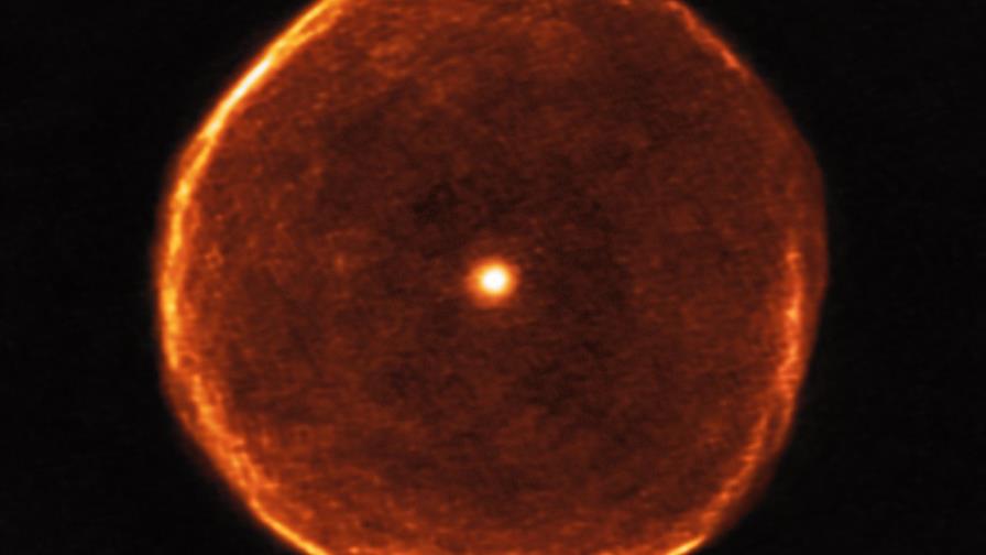 Astrónomos captan los últimos vapores de una estrella envejecida