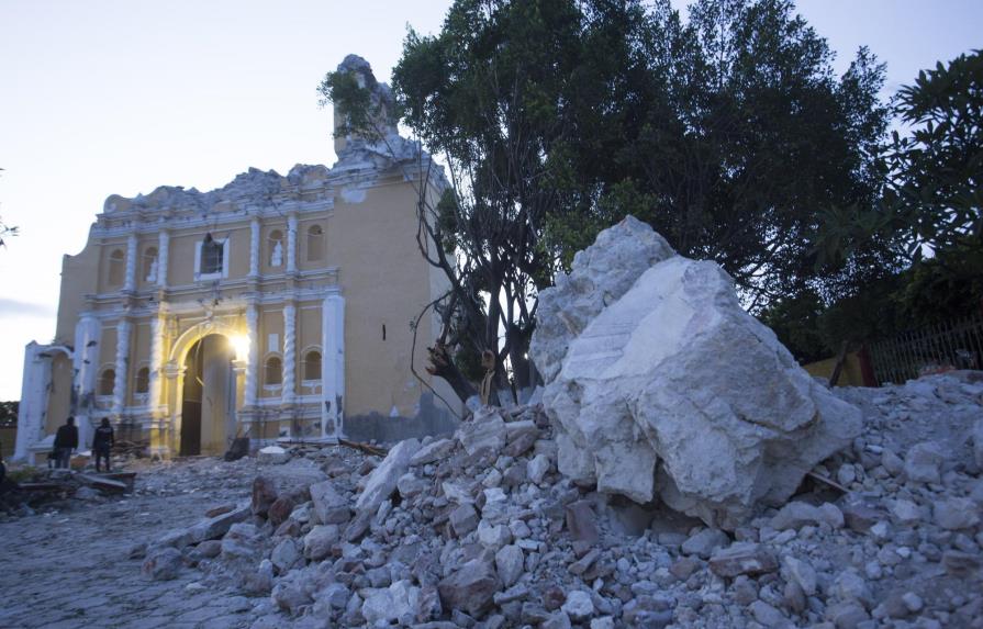 Derrumbe de iglesia en pleno bautizo deja once muertos en Puebla tras sismo