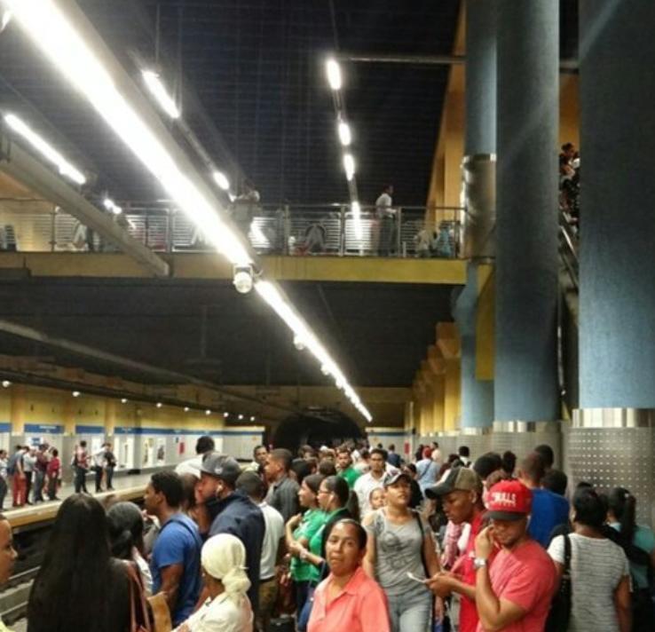 El Metro de Santo Domingo suspende sus servicios este jueves por huracán María  