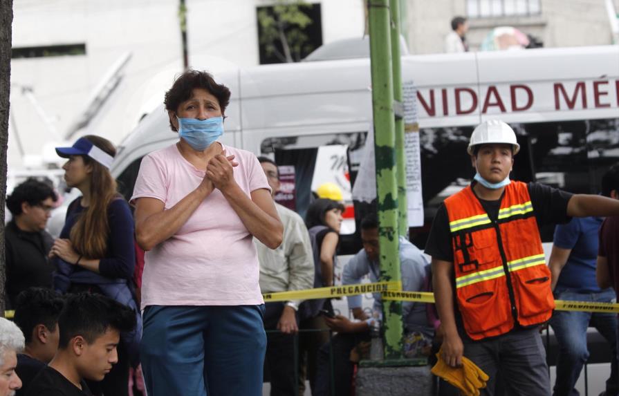 Peña Nieto pide a la población calma tras sismo y cifra de muertos sube a 230
