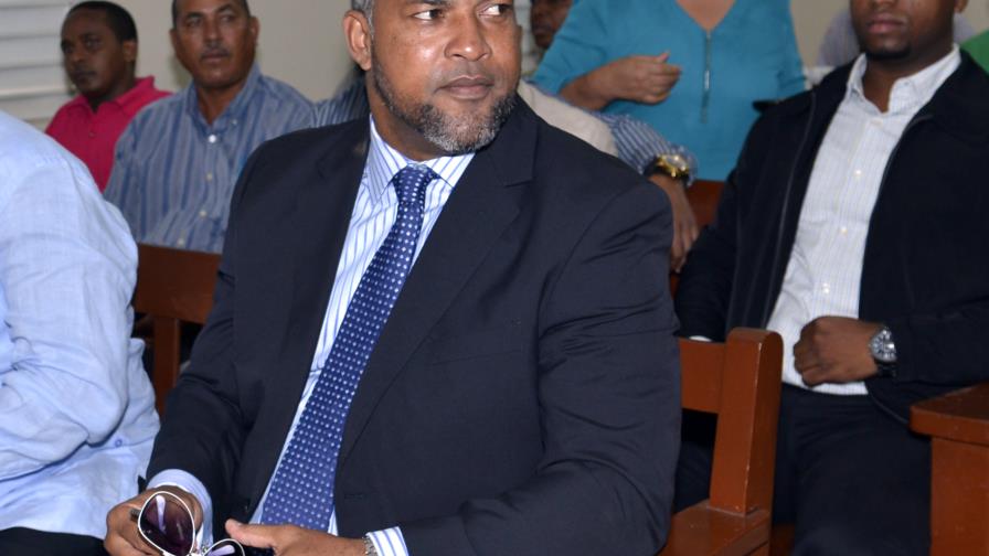 Condenan a Raúl Mondesí a ocho años de prisión por malversar fondos públicos 