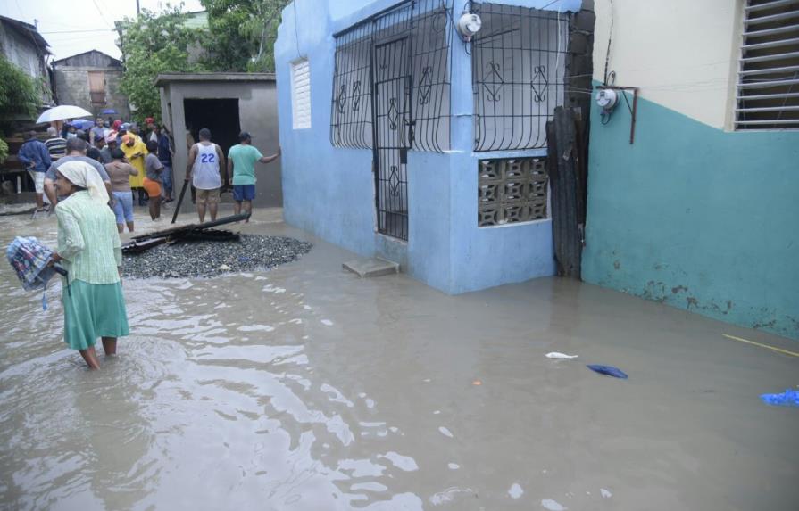 Unas 40 casas inundadas por desbordamiento de cañada en Los Salados