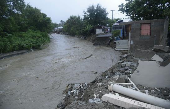 Cinco casas y una calle destruida en barrio Duarte, Cienfuegos