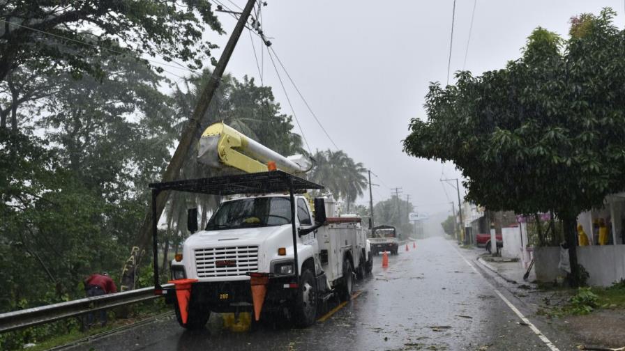 Huracán María se mueve lentamente al noreste de las costas dominicanas