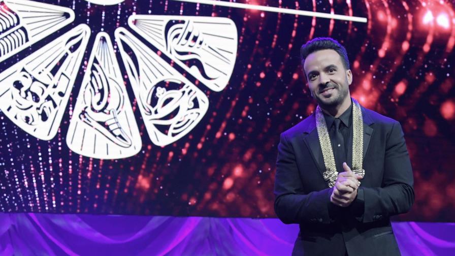 Luis Fonsi: “Sé lo que es que te miren con odio y desprecio por ser latino” Luis Fonsi: “Sé lo que es que te miren con odio y desprecio por ser latino”