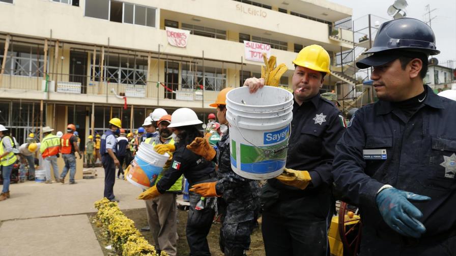México se enfoca en rescates tras sismo y relega temas políticos con EE.UU.