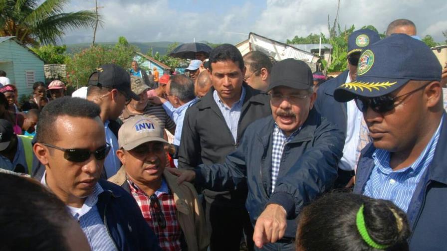 Danilo Medina salió hoy a zonas afectadas por huracán María Danilo Medina salió hoy a zonas afectadas por huracán María