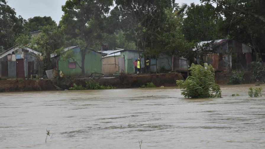 VIDEO: Momento en que motorista es arrastrado por aguas del huracán Irma