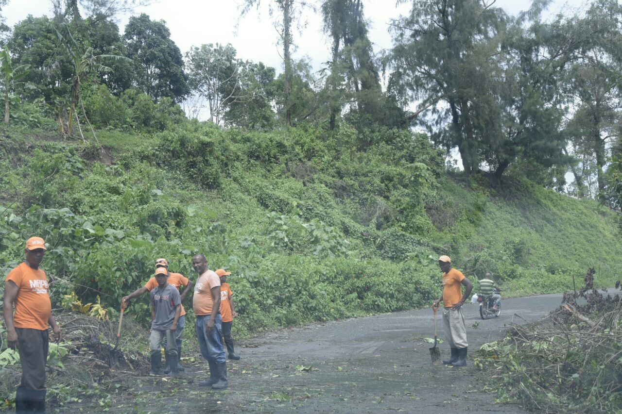 Daños en la carretera del municipio Jamao al Norte.