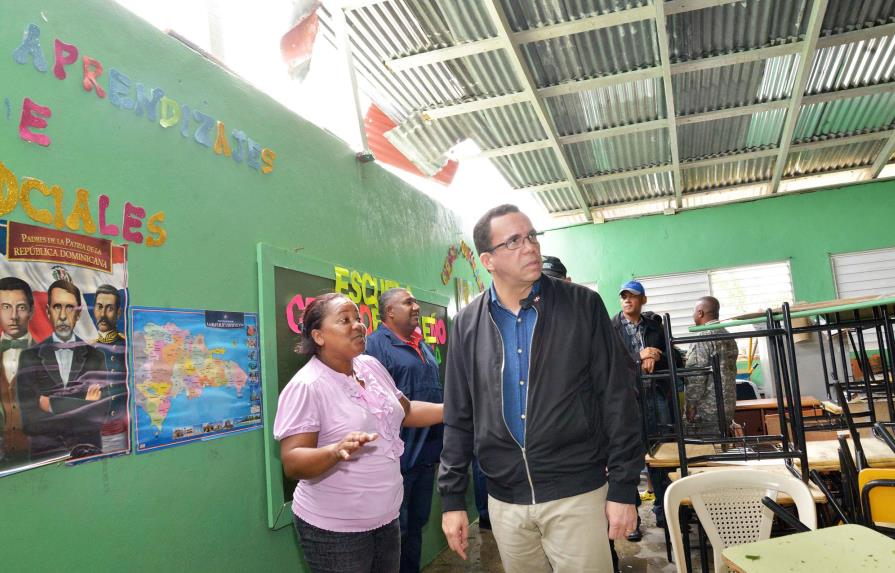 Ministro de Educación recorre La Altagracia y La Romana para verificar estado de planteles tras huracán María 