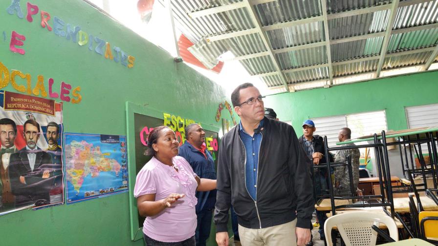 Ministro de Educación recorre La Altagracia y La Romana para verificar estado de planteles tras huracán María Ministro de Educación recorre La Altagracia y La Romana para verificar estado de planteles tras huracán María