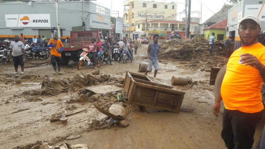 Miches sigue bajo escombros y lodazales Miches sigue bajo escombros y lodazales