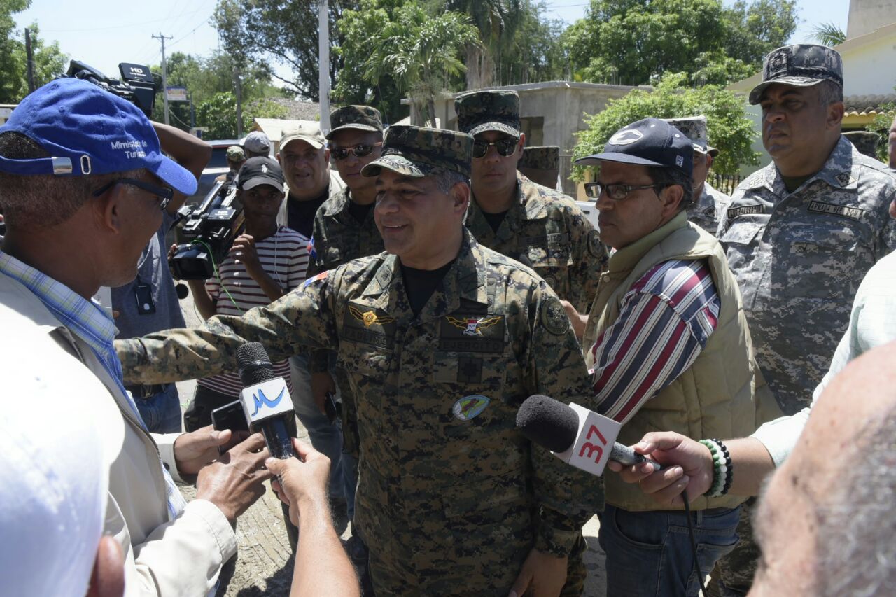 Vista del Ministro de Defensa, teniente general Paulino Sem durante los operativos en Montecristi hoy, 23 de septiembre de 2017.