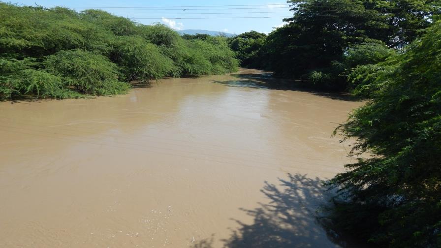 Crecida Yaque del Sur atemoriza pobladores de La Hoya en Barahona 