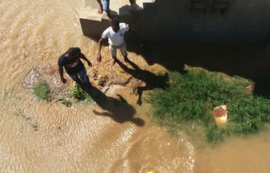 Dos haitianos desaparecidos y otros 48 rescatados en fincas inundadas por huracán María en Hatillo Palma