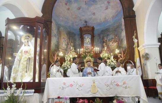 Decenas de feligreses abarrotan Santo Cerro para rendir culto a la Virgen de Las Mercedes  