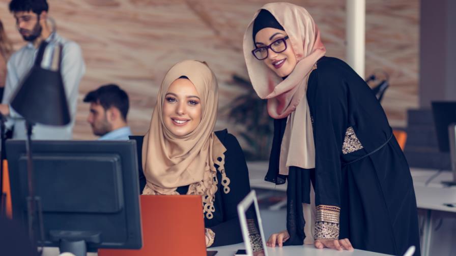 Mujeres saudíes pudieron asistir por primera vez a la fiesta del Día Nacional