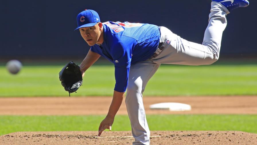 Quintana blanquea y Cachorros acarician banderín Quintana blanquea y Cachorros acarician banderín