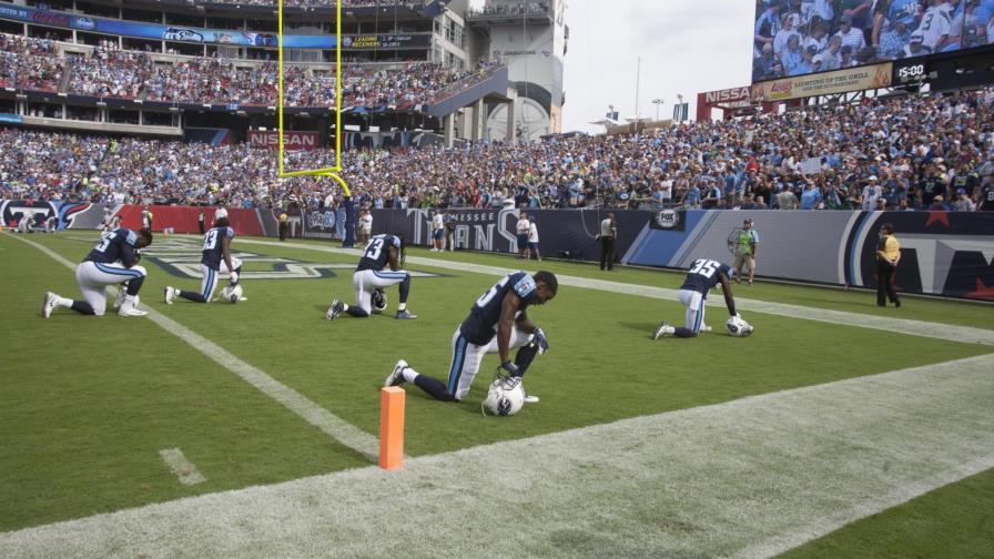 En polémica con atletas, Trump queda a la defensiva