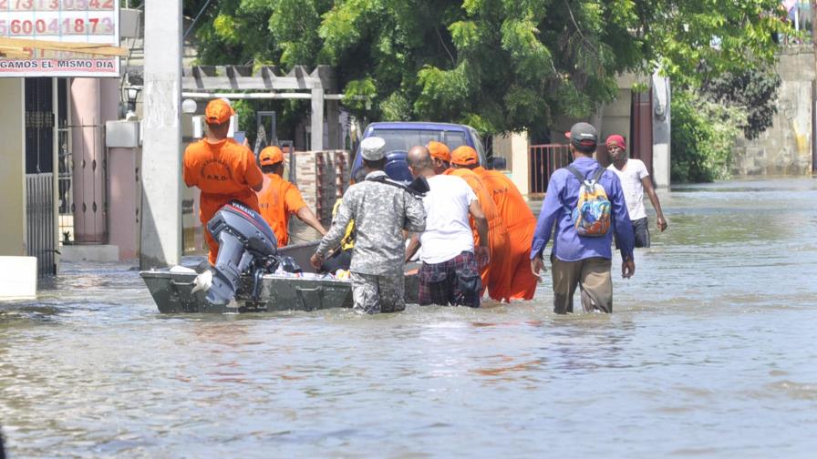 Por las lluvias aumentan los desplazados y casi dos millones están sin agua potable