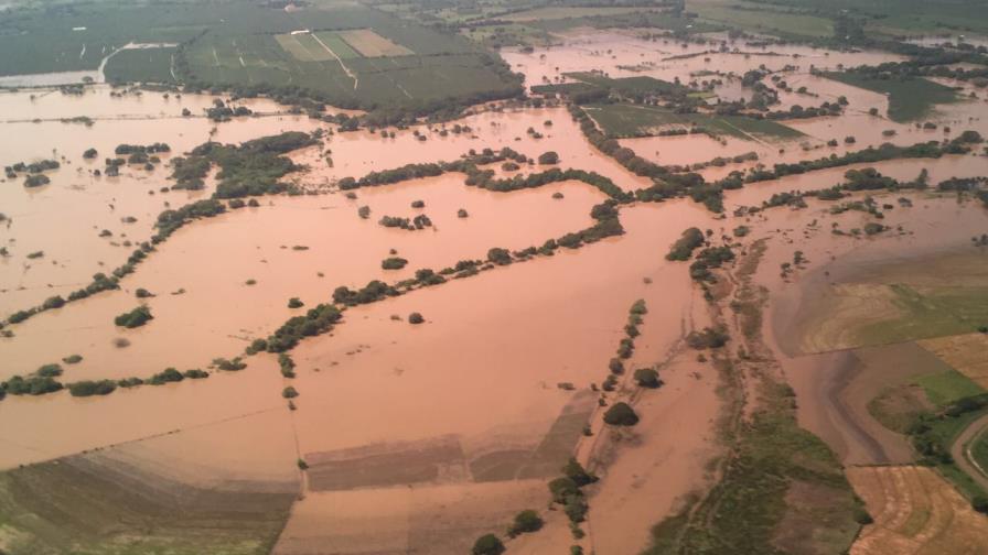Lluvias del huracán María mantienen 35 localidades incomunicadas Lluvias del huracán María mantienen 35 localidades incomunicadas