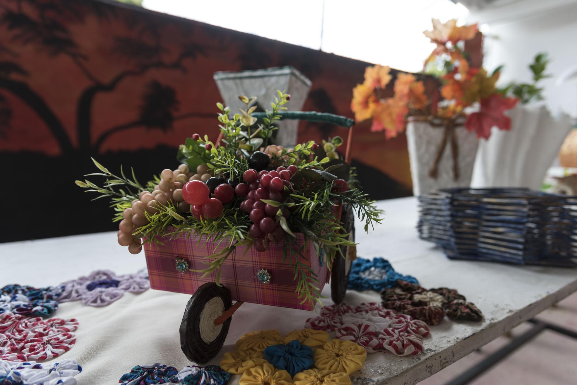 Una de las piezas que elaboran las mujeres de San José de las Matas utilizando material reciclado.
