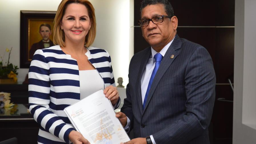 Depositan en la Cámara de Diputados anteproyecto sobre reclamación de manutención para padres y madres