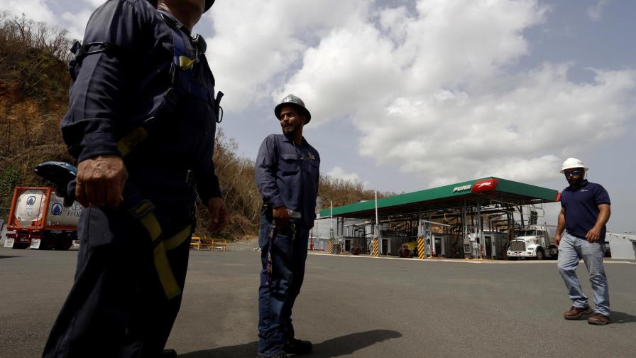 Puerto Rico continúa en una situación crítica y sin apenas servicio eléctrico Puerto Rico continúa en una situación crítica y sin apenas servicio eléctrico