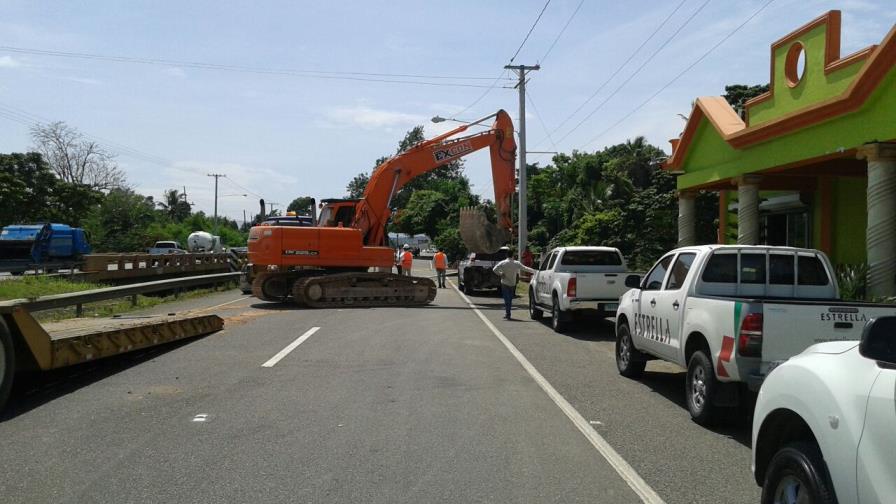 MOPC exhorta a conductores transitar con precaución en las proximidades del puente Burende