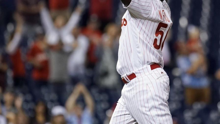 Héctor Neris consigue su rescate 25 en el regreso de Bryce Harper