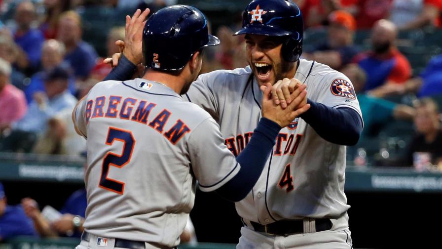 Astros aplastan a Rangers y aseguran al menos 2do puesto 
