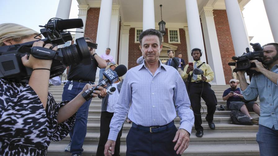 Louisville suspende al entrenador Rick Pitino por escándalo de sobornos
